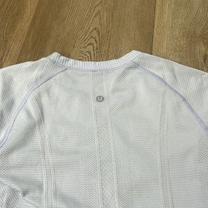 Size 6 Swiftly Tech reg length Lululemon shirt